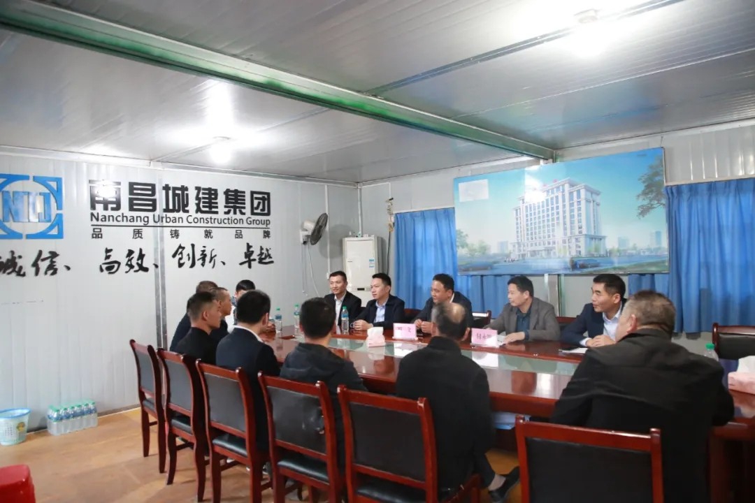 南昌城投集团人武部开展传承军人精神，，，，，，，，做集团建设发展的“排头兵”座谈会